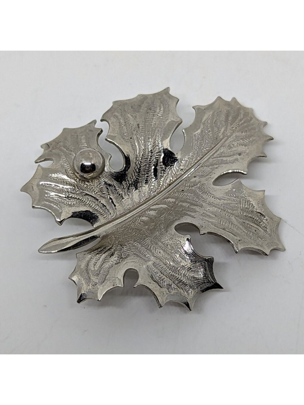 Vtg Giovanni Silver Tone Maple Leaf Brooch Pin - Intricate Textured Design - 2"